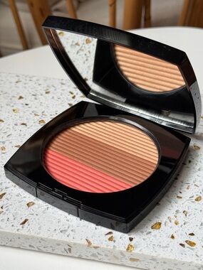 Chanel Les Beiges Healthy Sun-kissed Powder in Medium Coral